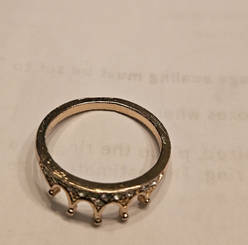 SHEIN Gold Crown-Inspired Ring